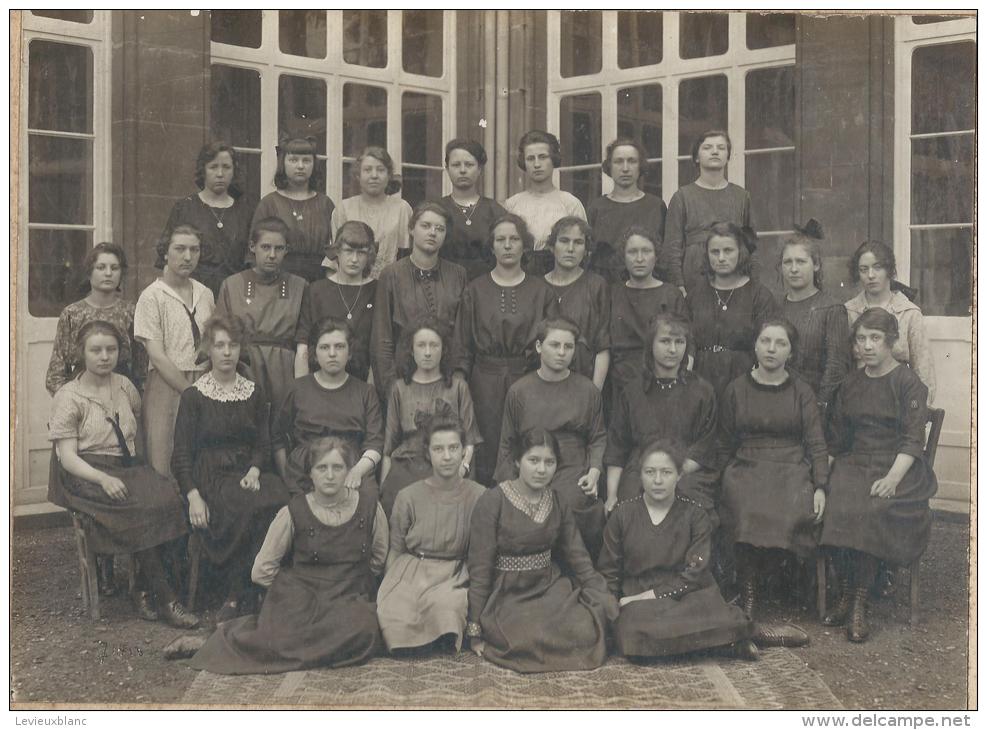 Photographie De Classe/§ Ecole Supérieure De Jeunes Filles/Charleville/Tourtez & Petitin/Levallois/1920-21    PH122 - Non Classés