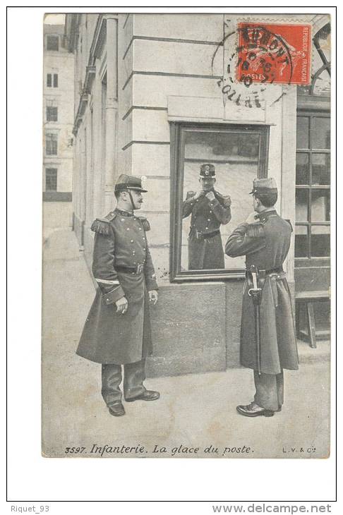 3597- Infanterie - La Glace Du Poste (de Garde De La Caserne) (postée En Lozère - Uniformes