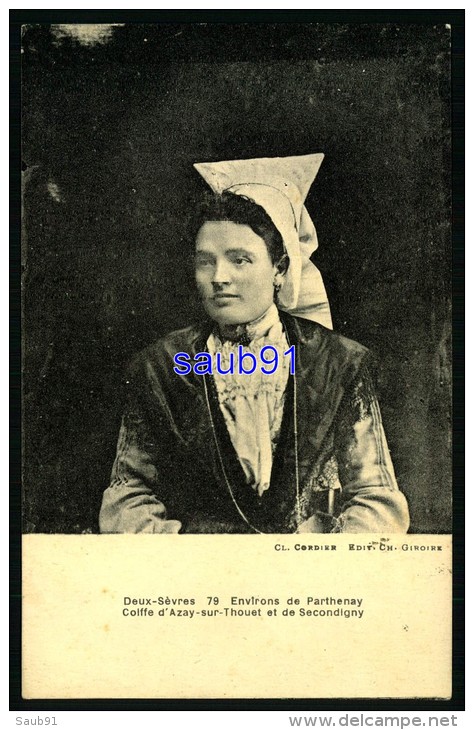 Environs De Parthenay - Coiffe D'Azay  Sur Thouet Et De Secondigny-   Costumes Régionaux  - Excellent état -  Réf: 29125 - Secondigny