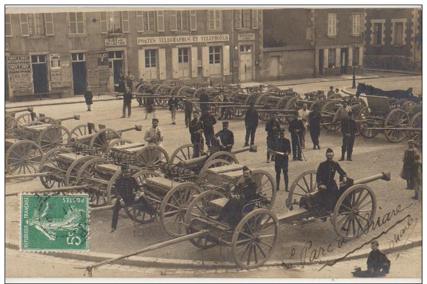 CPA PHOTO 45 BRIARE Place De L'Eglise Groupe De Soldats Militaires Canons Devant La Poste Rare - Briare