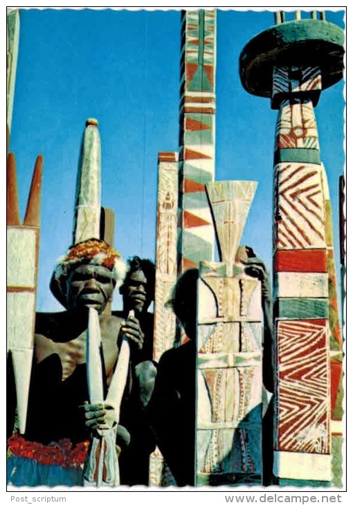 Océanie - Australie - A Group Od Totem Poles Used By The Australian Aborigènes In Arnhem Land - Aborigines