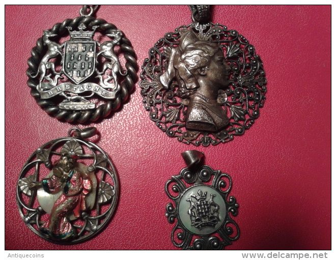 4 ANCIENNES MÉDAILLES EN ARGENT (excellent état) - Pendentifs