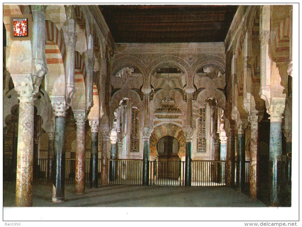 Cordoba - Mezquita Catedral -   Naves Principal, Al Fondo El Mihrab - Córdoba