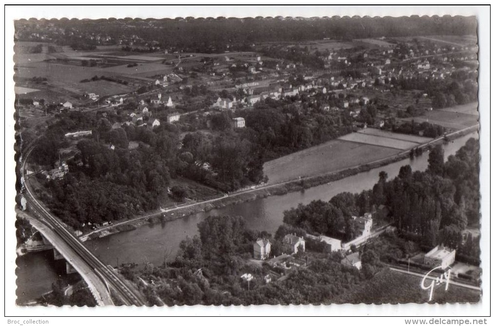 En Avion Sur Mériel, Vue Générale De La Ville, Au Bord De L'Oise, R. Henrard Pilote-opérateur, Guy - André Leconte 10540 - Meriel