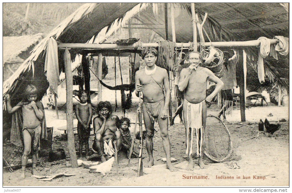 SURINAM SURINAME Indianen In Hun Kamp Ethnologie Campement D'indiens Gros Plan - Surinam