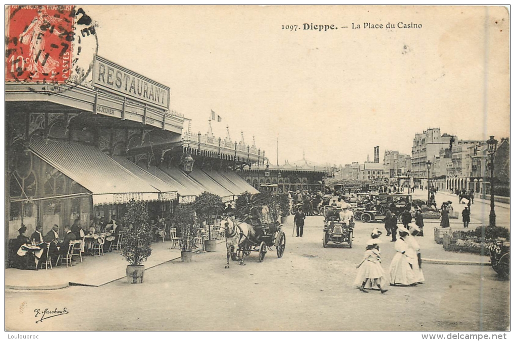 76 DIEPPE LA PLACE DU CASINO AVEC AUTOS  ANCIENNES ET ATTELAGE - Dieppe