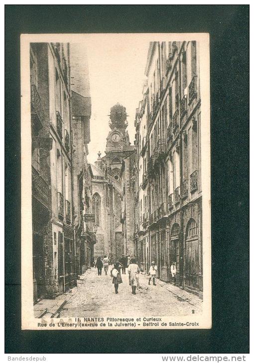 Nantes Pittoresque Et Curieux - Rue De L' Emery (ex-rue De La Juiverie ) - Beffroi De Sainte Croix ( Animée Ed. Chapeau) - Nantes