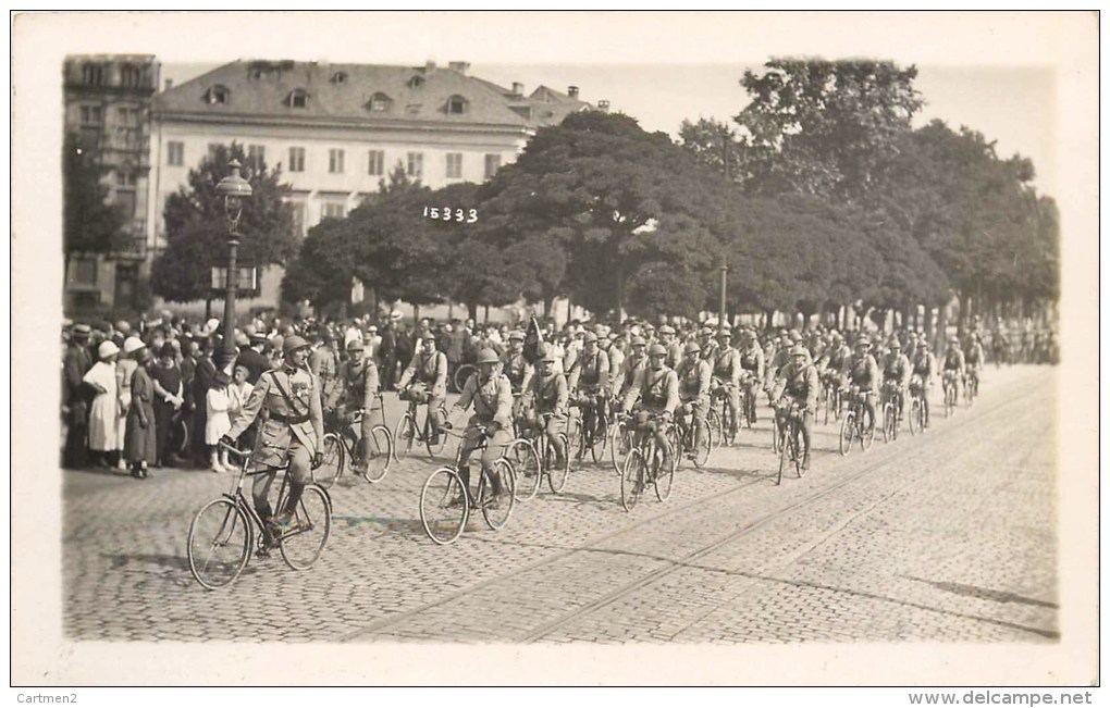 CARTE PHOTO : REGIMENT DE CHASSEURS CYCLISTES A COBLENCE REVUE DU 14 JUILLET 1924 VELO - Régiments