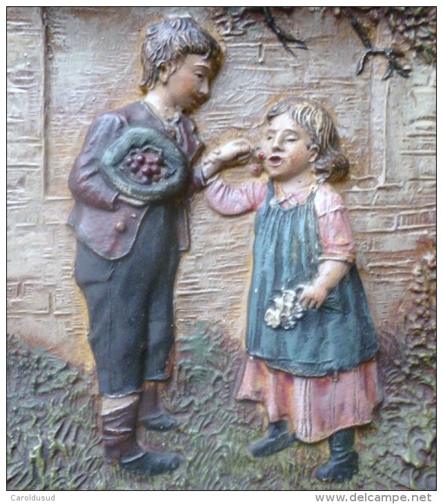 Rare Cadre Ancien En Ceramik Cesetzlich Gesschutzt Enfants Enfant Mangeant Cerise Cerises 1900 Inscription 6862 Austria - Prints & Engravings