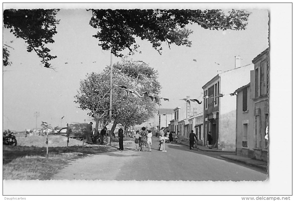 PORT DES BARQUES : Boulevard De La Charente. 2 Scans. Edition JMG - Autres & Non Classés