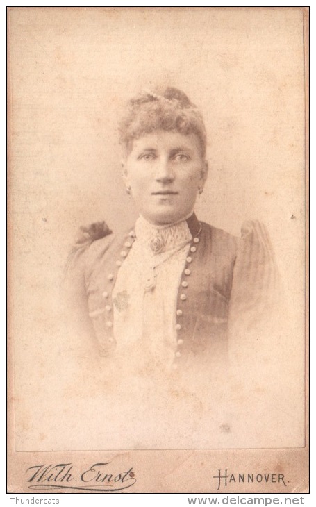 PHOTO CDV CARTE DE VISITE ** FEMME DAME ** LADY WOMAN  ** ERNST HANNOVER - Personnes Anonymes