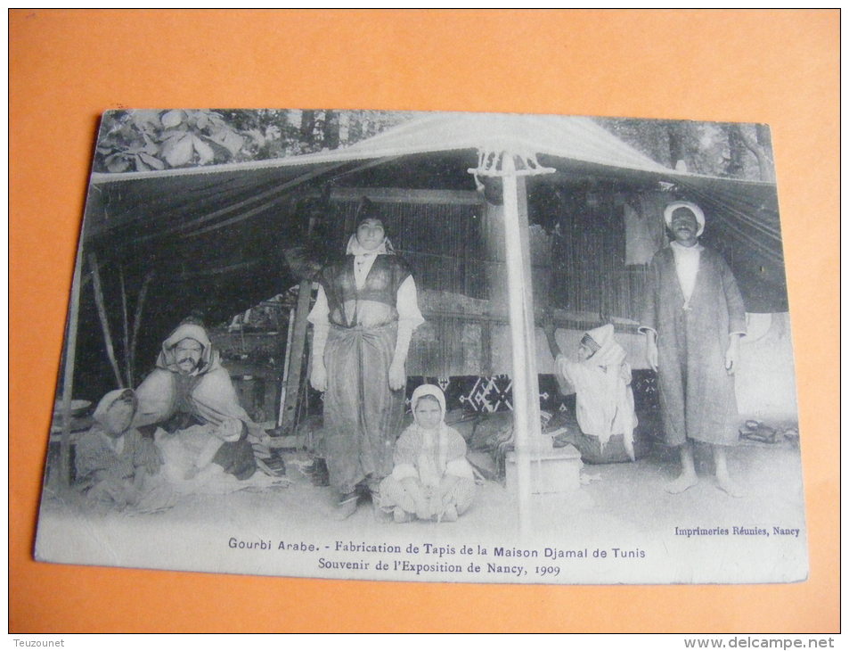 Cpa Gourbi Arabe Fabrication De Tapis De La Maison Djamal De Tunis Souvenir De L´Exposition Nancy 1909 - Tunesië