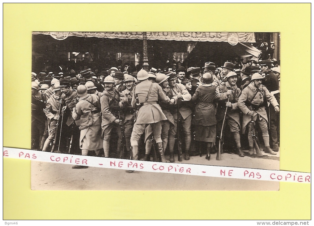 *  CPSM..( Dépt 75 )..PARIS : 14 Juillet 1919  . Service D'ordre Difficile   -  2 Scans - Autres & Non Classés