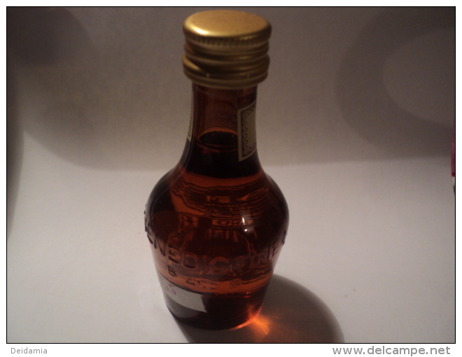 Mignonnette BENEDICTINE Liqueur And Brandy. Très Jolie Mignonnnette, - Miniaturflaschen