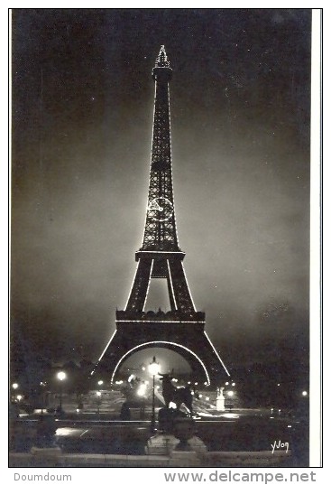 CPA PARIS - LA TOUR EIFFEL ET SON HORLOGE LUMINEUSE - Tour Eiffel