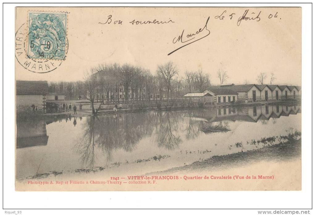 1241 -  Vitry Le François  - Quartier De Cavalerie (Vue De La Marne) - Vitry-le-François