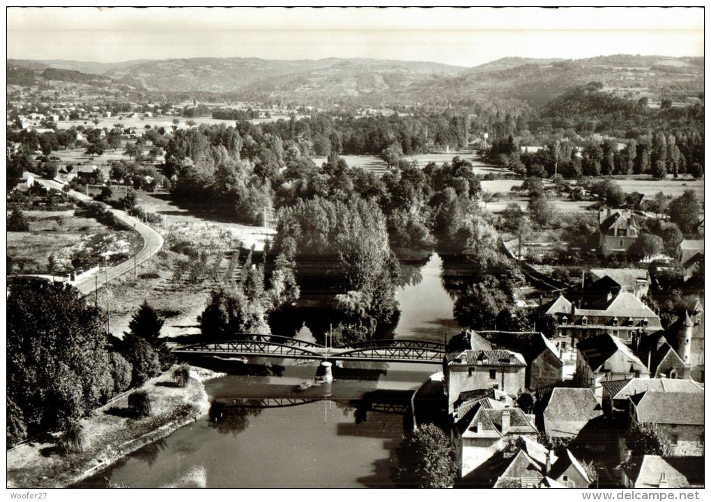 CPSM   BRETENOUX     Le Village Et Ses Environs Vu Du Ciel - Bretenoux