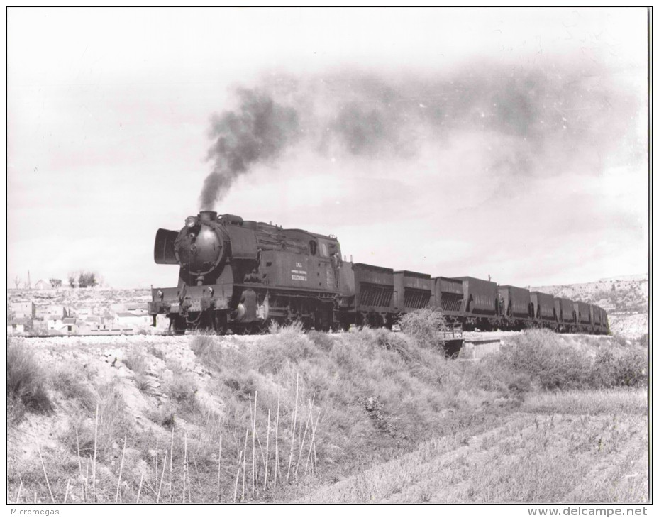 2.42 T Samper De Calanda Fuel - Remorque Une Rame De Trémies Vides Pour Andorra - 1976 - Trenes