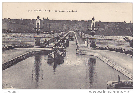 45 - Briare - Pont-Canal (vu De Face, Animée, Péniche "Bérichon") - Briare