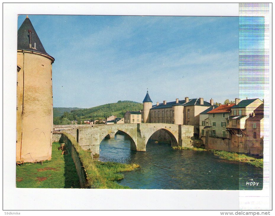 CP Brassac - La Mairie Et Le Vieux Pont - Brassac