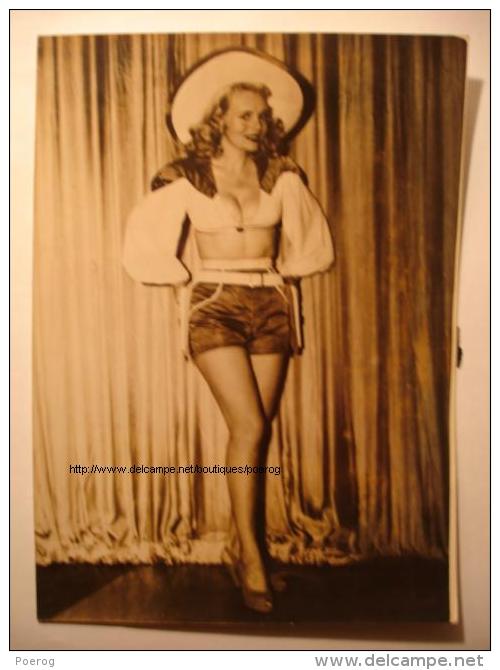 LOT DE 2 PHOTOS De 1948 - MARIE WILSON + JAMBES LEGS MARIE WILSON 10 MILLION DOLLAR LEGS - Tirage D'époque - 13X18 Paris - Pin-up