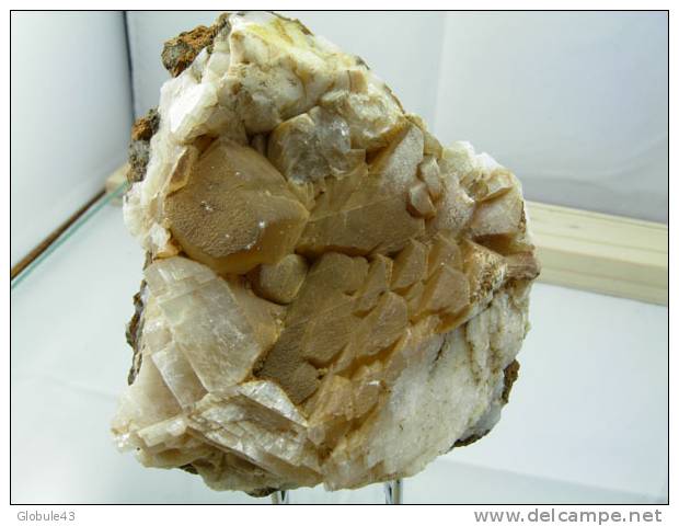 CALCITE  10 X 9 CM COL DE TRIBES - Minéraux