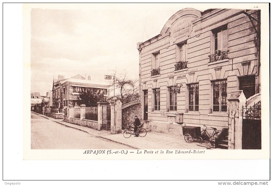 ARPAJON - La Poste Et La Rue Edouard-Robert - Arpajon