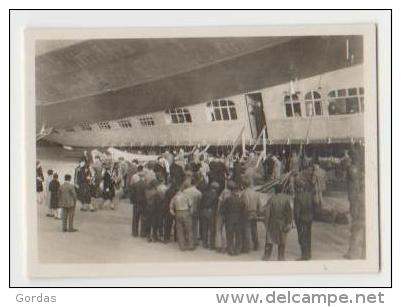 Germany - Zeppelin Weltfahrten - Bild Nr.108 - LZ127 Fahrtbetrieb - Fahrgaste Kommen An Bord - 42x60mm - Dirigeables