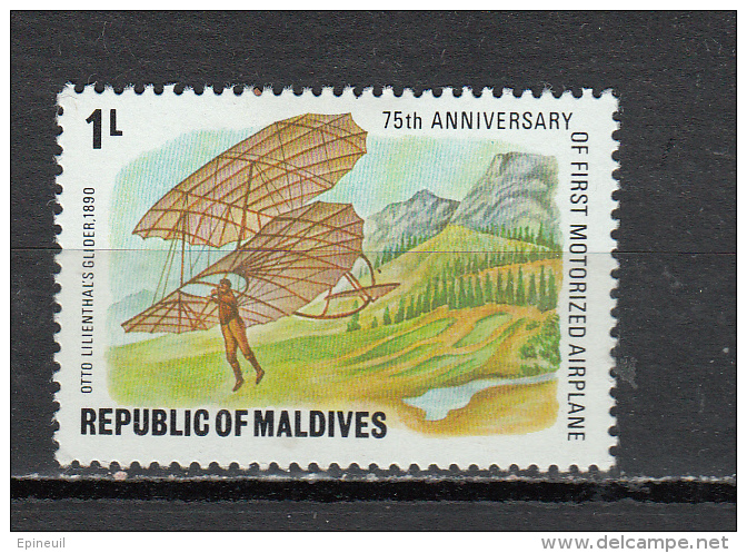 MALDIVES * YT N° 684 - Maldive (1965-...)