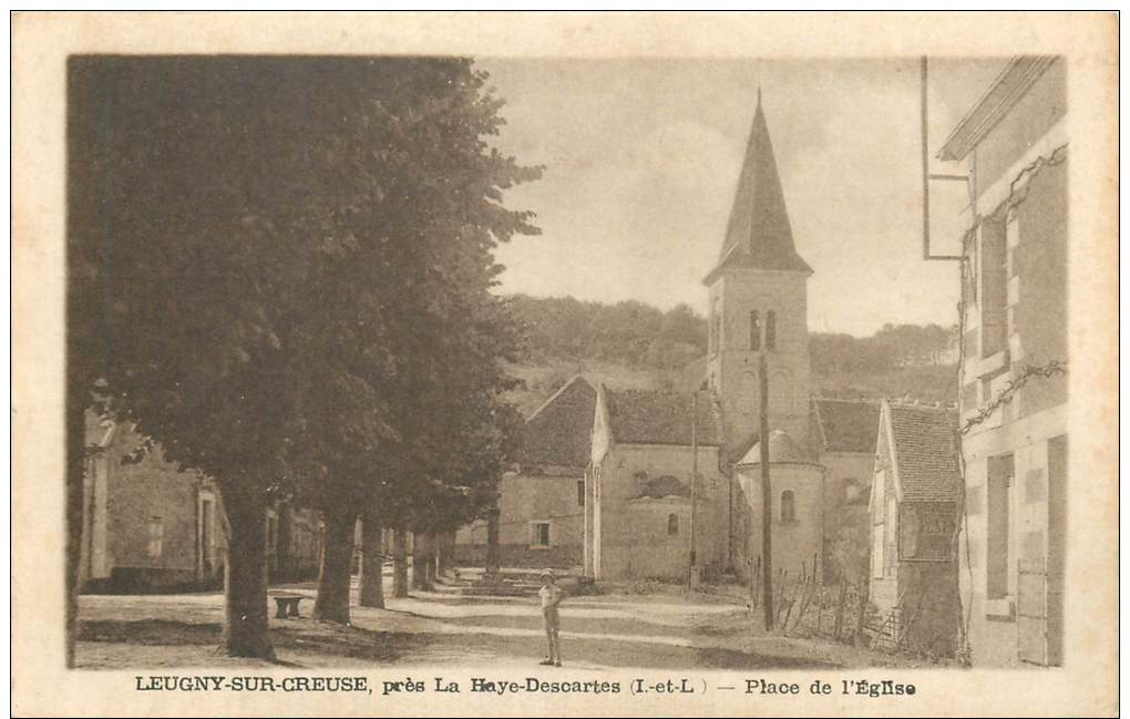 37 LEUGNY SUR CREUSE Près La Haye Descartes  Place De L'église    2 Scans - Other & Unclassified