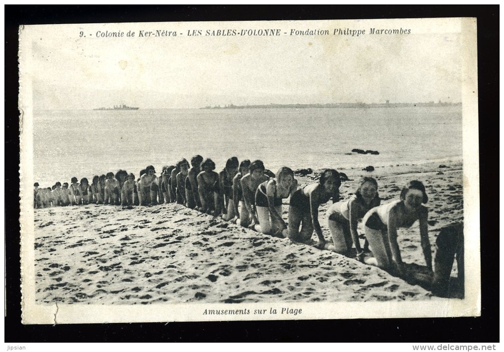 Cpa Du 85 Les Sables D' Olonne Amusements Sur La Plage  Colonie De Ker Nétra  Fondation Philippe Marcombes  APJ11 - Sables D'Olonne