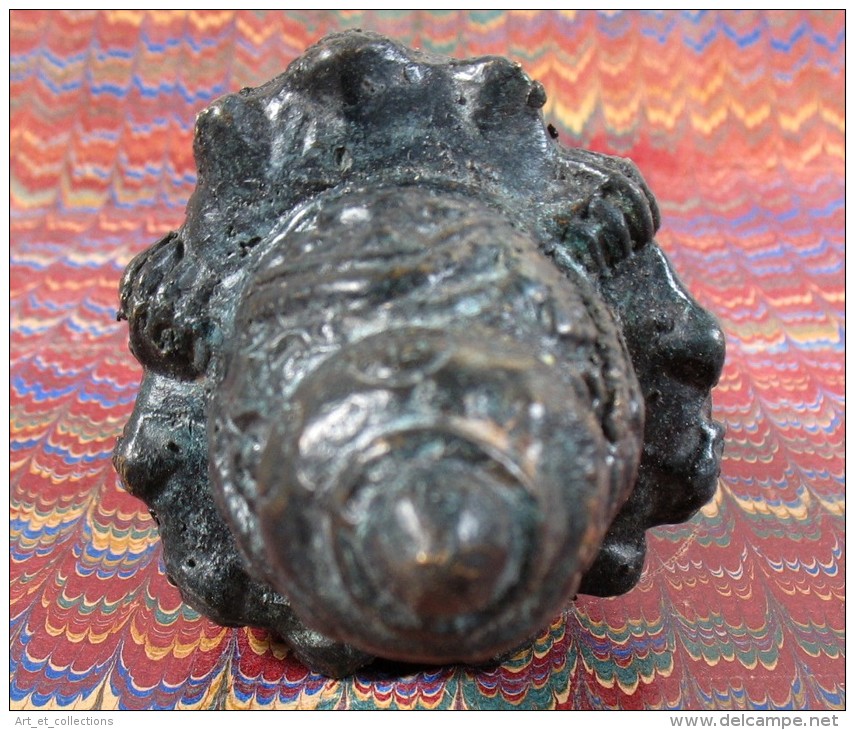 Ancien élément de décor en bronze d’ASIE