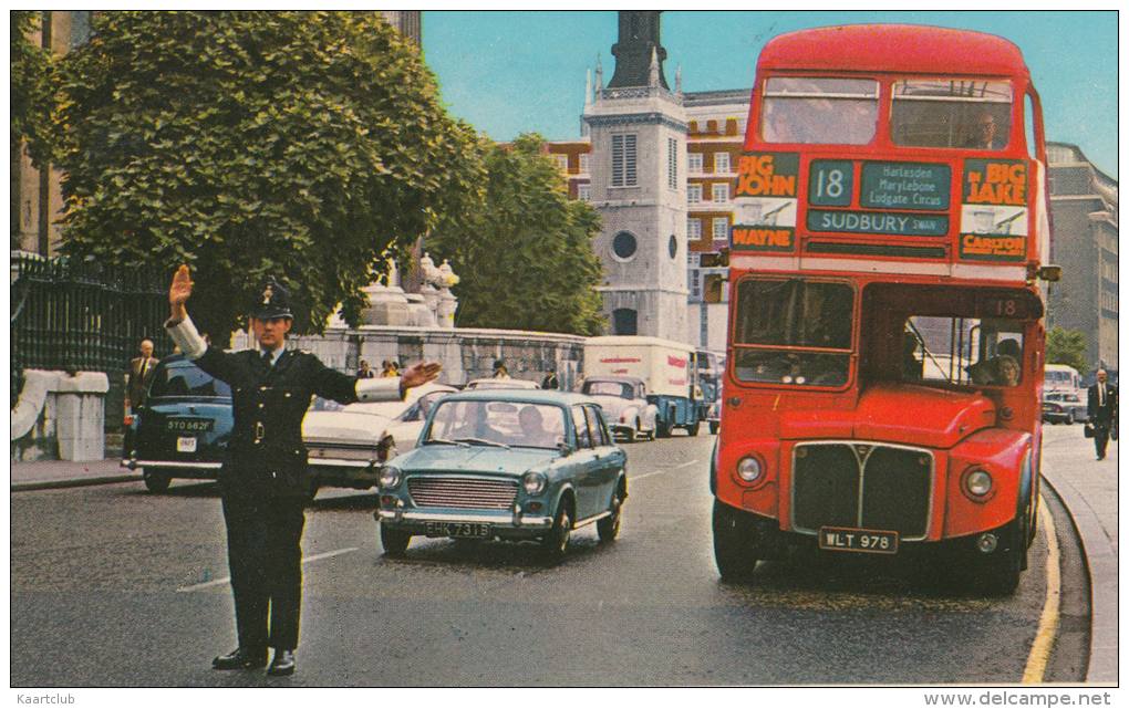 London Policeman Controlling Traffic: : MORRIS 1100, SUNBEAM RAPIER, AEC DOUBLE-DECKER BUS - St.. Pauls - England - Turismo