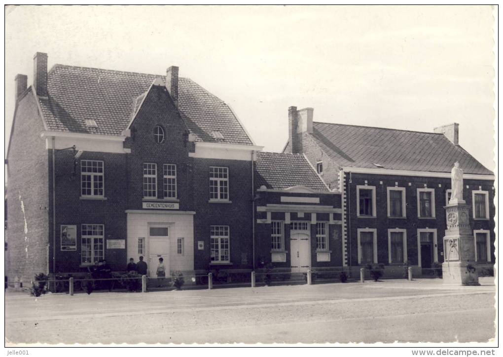 Neerlinter Gemeentehuis En School - Linter