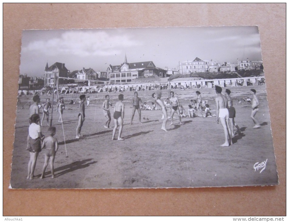 CPSM : Saint-Pair Sur Mer Dans La Manche 50 : La Plage Et Les Jeux éditions Gaby Photo Véritable Assez Animée - Saint Pair Sur Mer