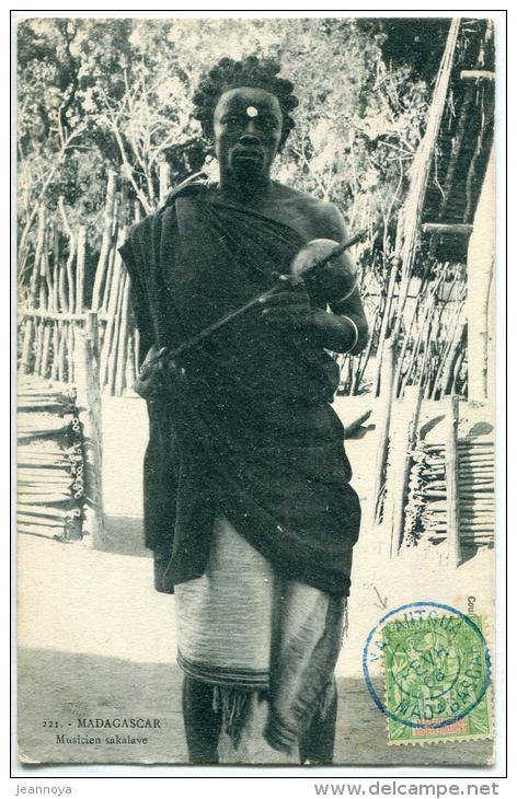 MADAGASCAR - N° 42A SUR CPA, MUSICIEN SAKALAVE, OBL. FIANARANTSUA LE 10/2/1908, POUR RONCHAUX - TB - Brieven En Documenten