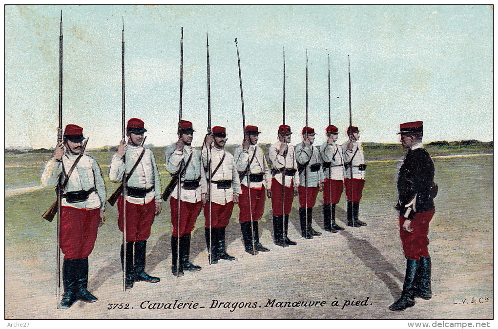 CPA - Militaire - Militaria -  Cavalerie Dragons Manoeuvre à Pied - 3752 - Régiments