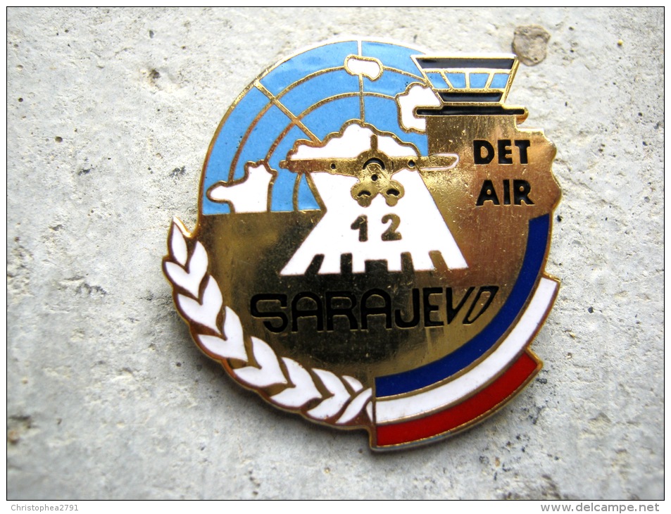 ANCIEN INSIGNE ARMEE DE L´AIR DETACHEMENT AIR OPEX SARAJEVO 12  NUMEROTE ETAT EXCELLENT - Armée De L'air