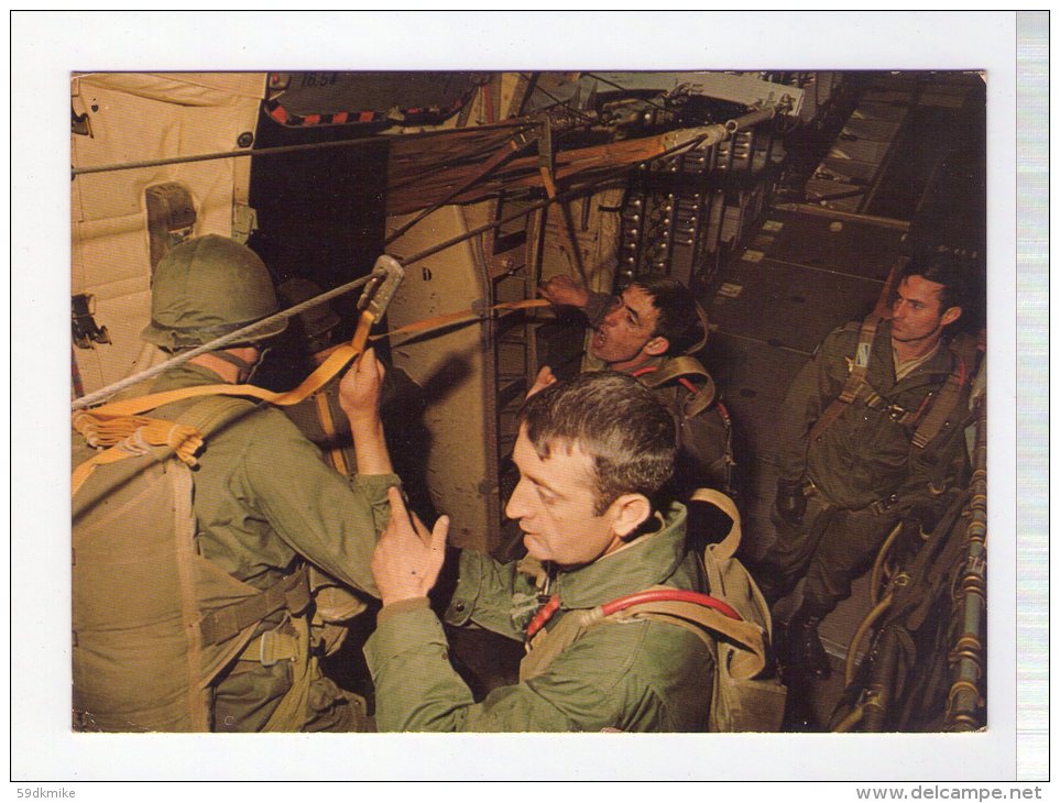 CP Parachutistes -  Saut De Nuit D´un Transall C160 - Manoeuvres