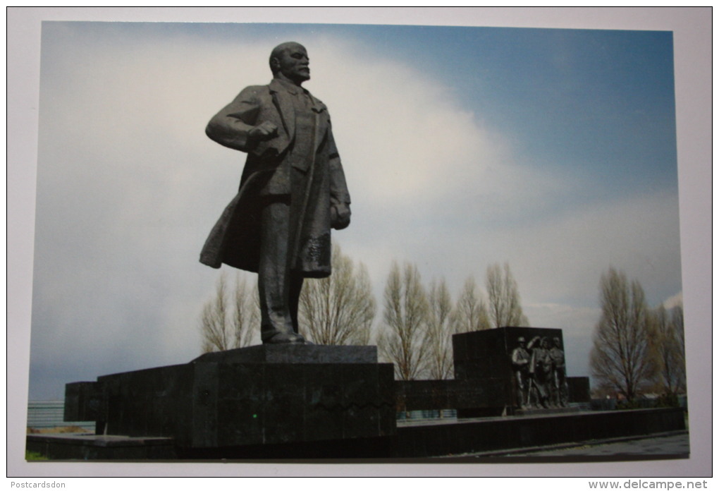 UKRAINE. MARIUPOL. Lenin Monument   (from The Set LENIN MONUMENTS OF DONETSK REGION IN THE PAST AND PRESENT) 2013 - Monuments