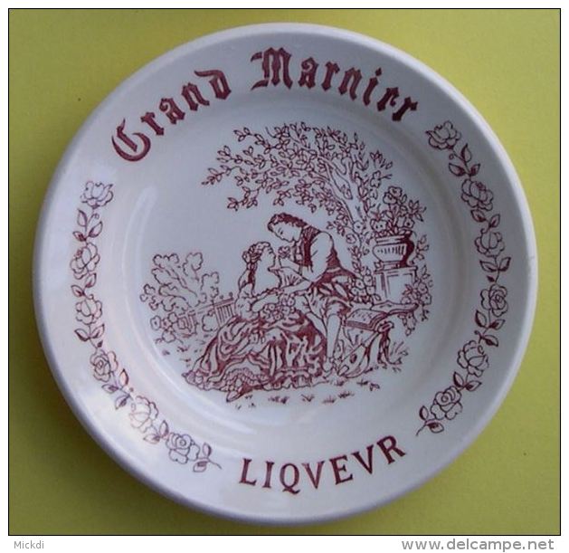 GRAND MARNIER LIQUEUR - GRINDLEY STAFFORDSHIRE ENGLAND - CENDRIER PORCELAINE - Diamètre : 12 Cm - 2 SCANS - Porcelaine