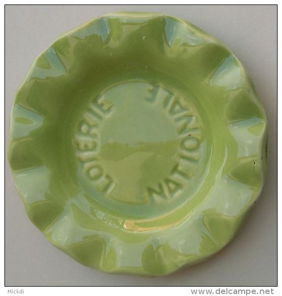 LOTERIE NATIONALE - CENDRIER PORCELAINE SAINT CLEMENT FRANCE -VERT - Diamètre 14 Cm - 2 SCANS - Porcelaine