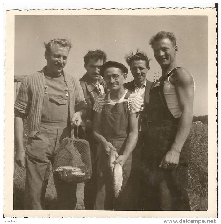 Photo - Groupe De Personnes à La Pèche - Trophée De Pêche - Autres & Non Classés