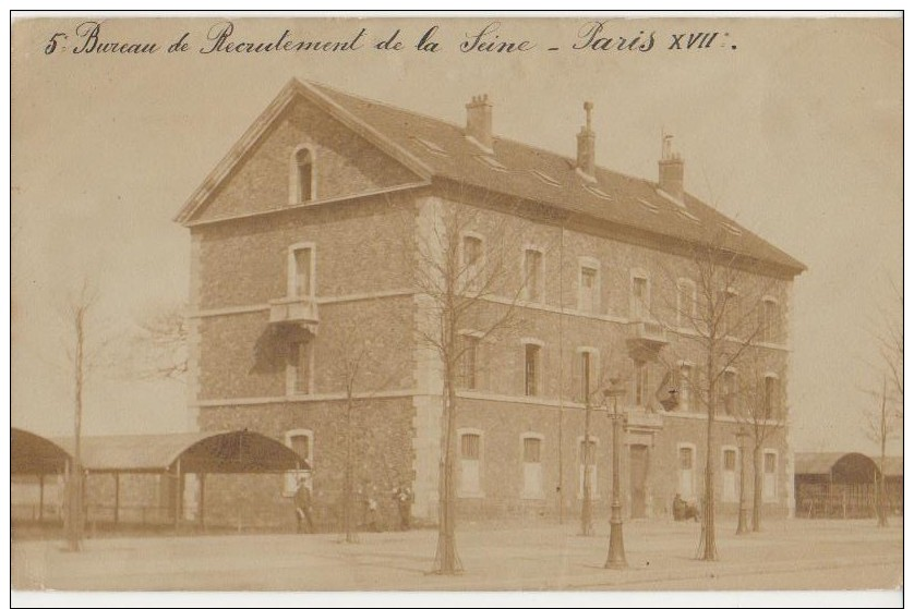 CPA PHOTO 75 PARIS XVII Boulevard Bessières Fortifs Bastion 40 5° Bureau De Recrutement De L´ Armée Soldats 1905 Rare - Paris (17)