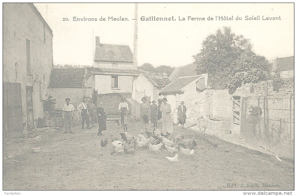 78.  SERAINCOURT.  GAILLONNET.  INTERIEUR DE LA FERME DE L'HÔTEL DU SOLEIL LEVANT. BELLE ANIMATION.  BEAU PLAN. POULES. - Seraincourt