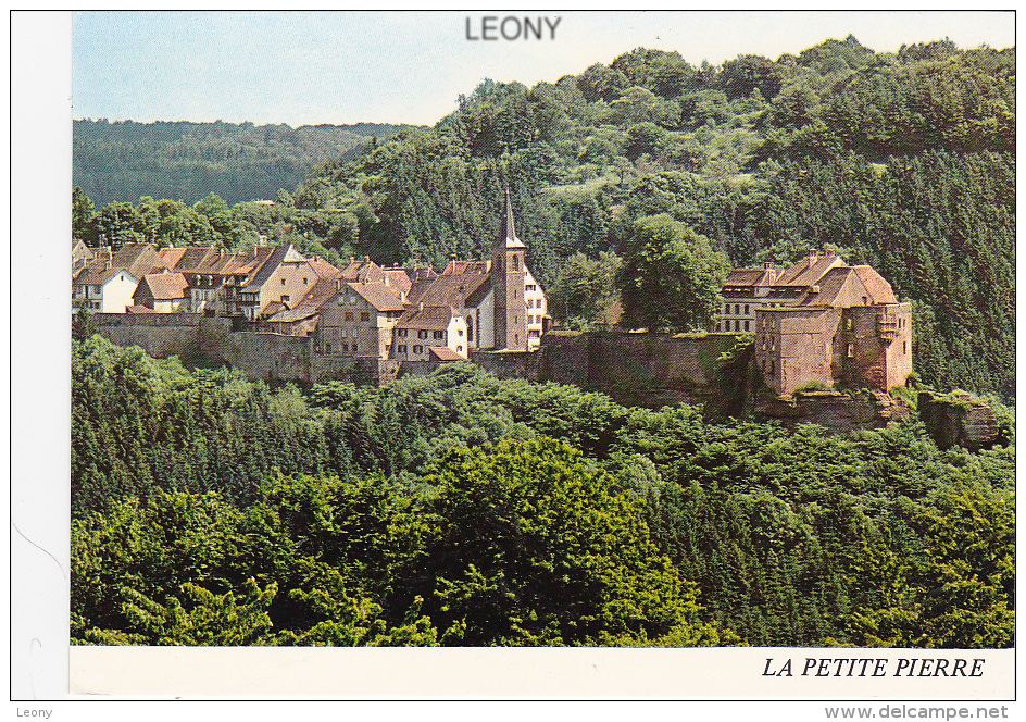 CPM De LA PETITE PIERRE    (67) - Vue Générale Du Château - N° 10986 - La Petite Pierre