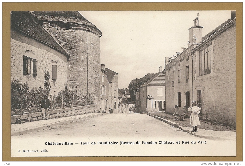 CHÂTEAUVILLAIN -- Tour De L' Auditoire (Reste De L'ancien Château Et Rue Du Parc) - ANIMEE - Chateauvillain