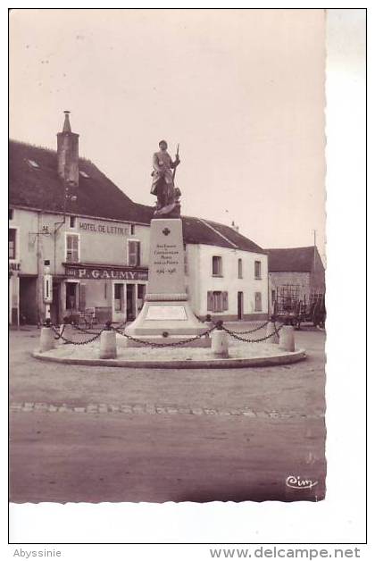 Cpsm 52 CHATEAUVILLAIN - Le Monument Aux Morts 1914-18 1939-40 - Hôtel De L´étoile - D6 - Chateauvillain