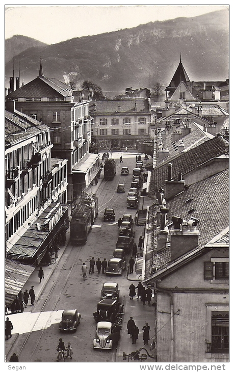 ANNEMASSE   RUE DE LA GARE    VOITURES ANCIENNES - Annemasse