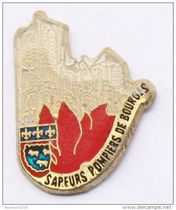 Pin's SAPEURS POMPIERS DE BOURGES (18) - Cathédrales En Flamme - Blason De La Ville - C952 - Pompiers